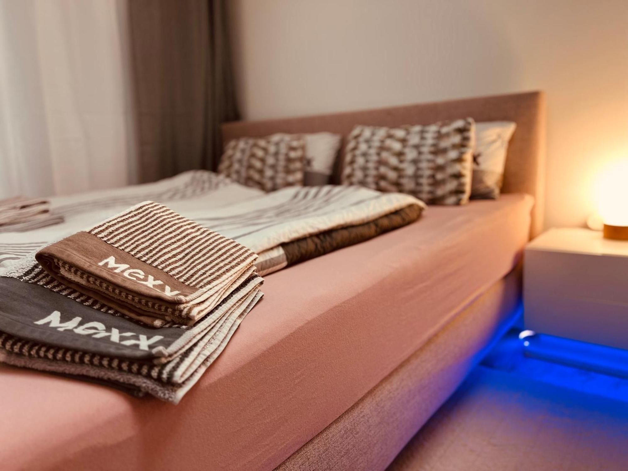 Cologne Luxe Living: Opulent Elegance Unleashed Apartment Exterior foto